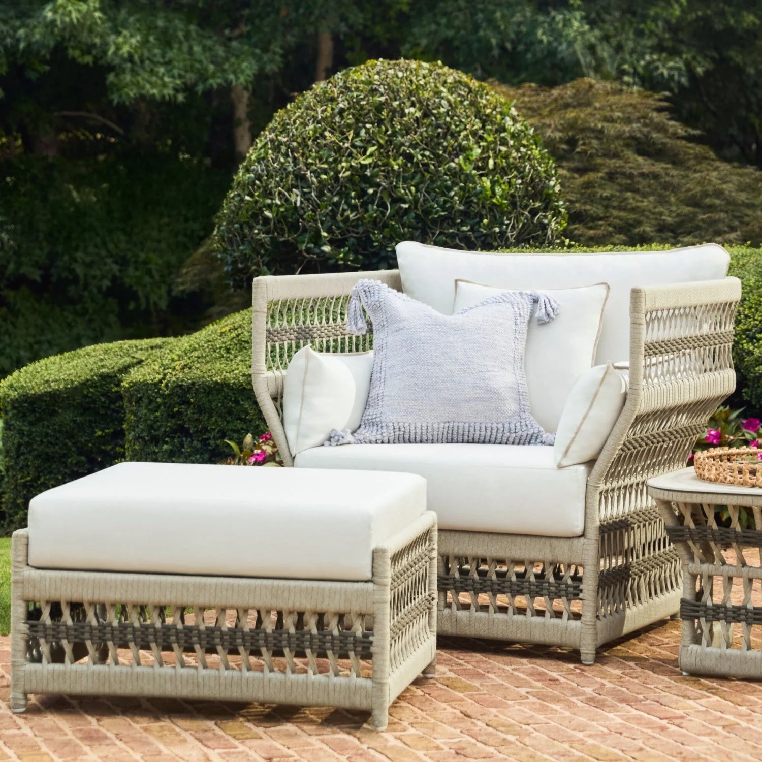 Luxury Upholstered Modern Fabric Ottoman European Style for Villa