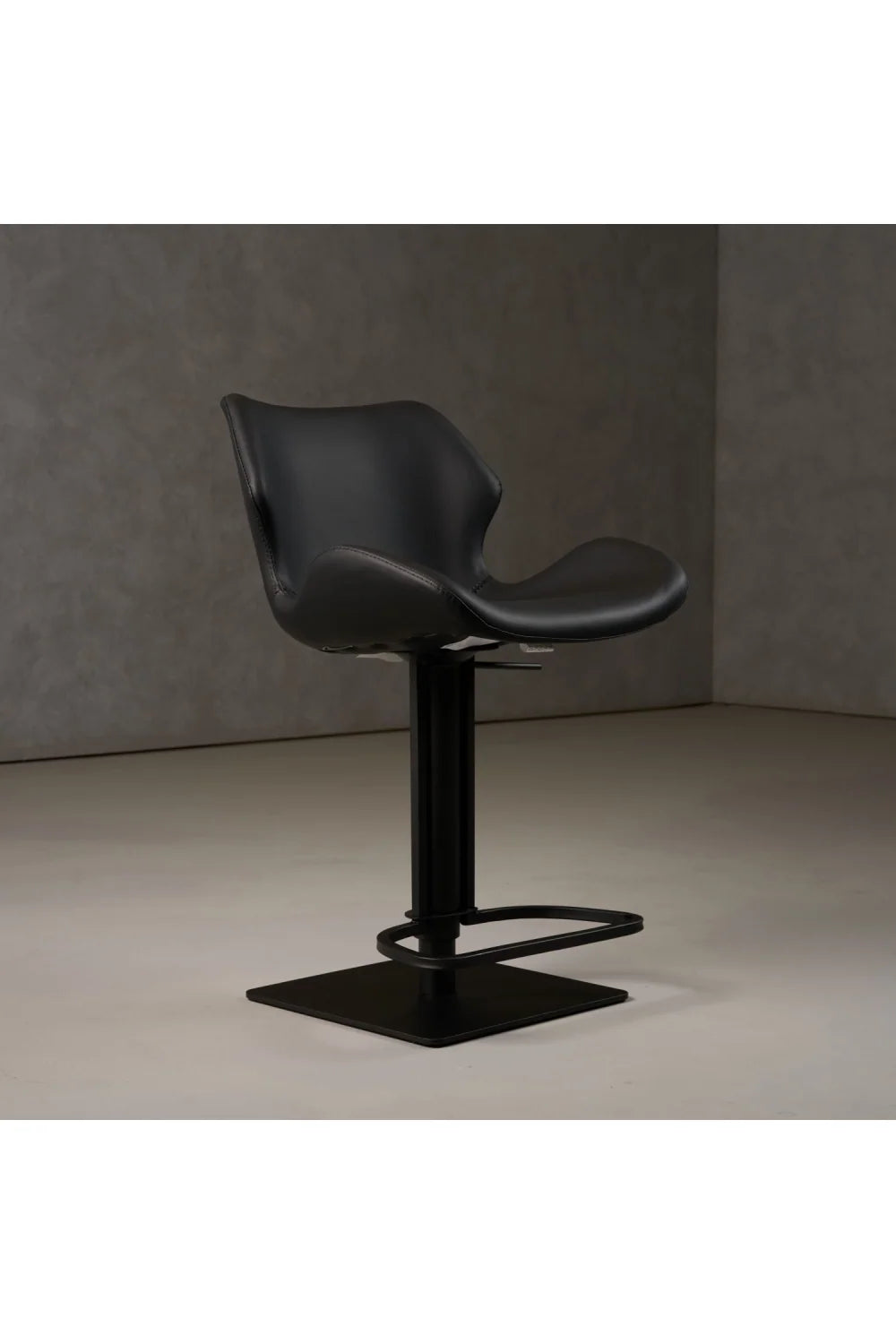 Luxury Upholstered Modern Faux Leather Bar Stool European Style for Villa