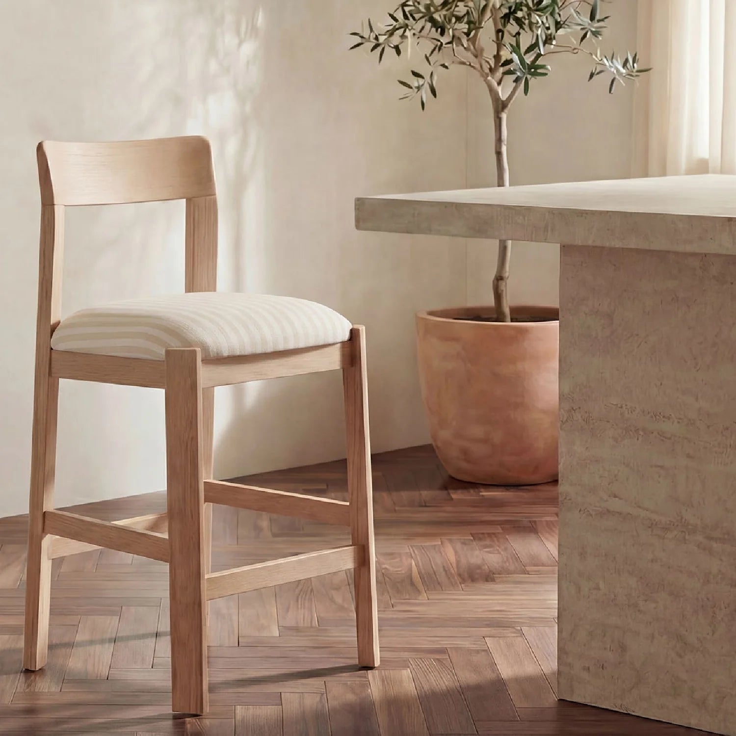 Luxury Upholstered Modern Oak Counter Stool European Style for Villa