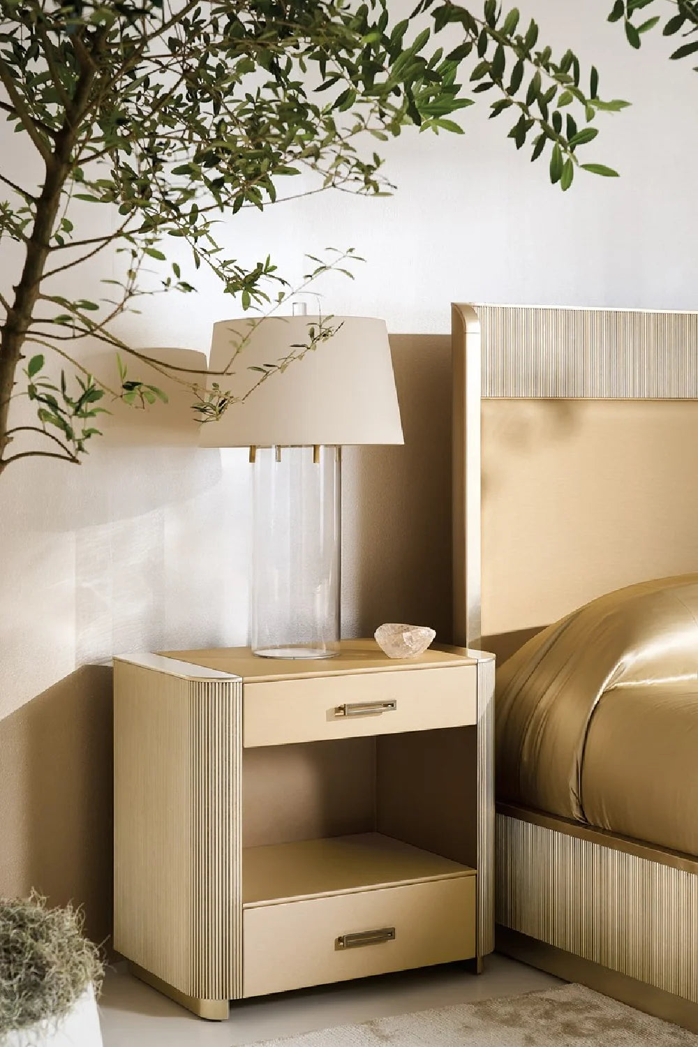 Luxury Upholstered Modern Reeded King Bed European Style for Villa