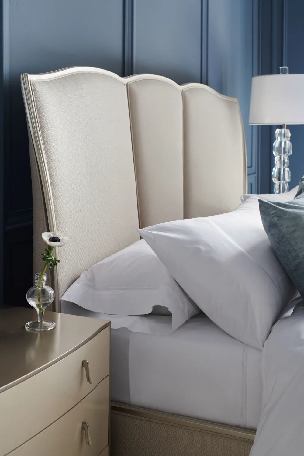 Luxury Upholstered Modern Silver Framed Bed European Style for Villa