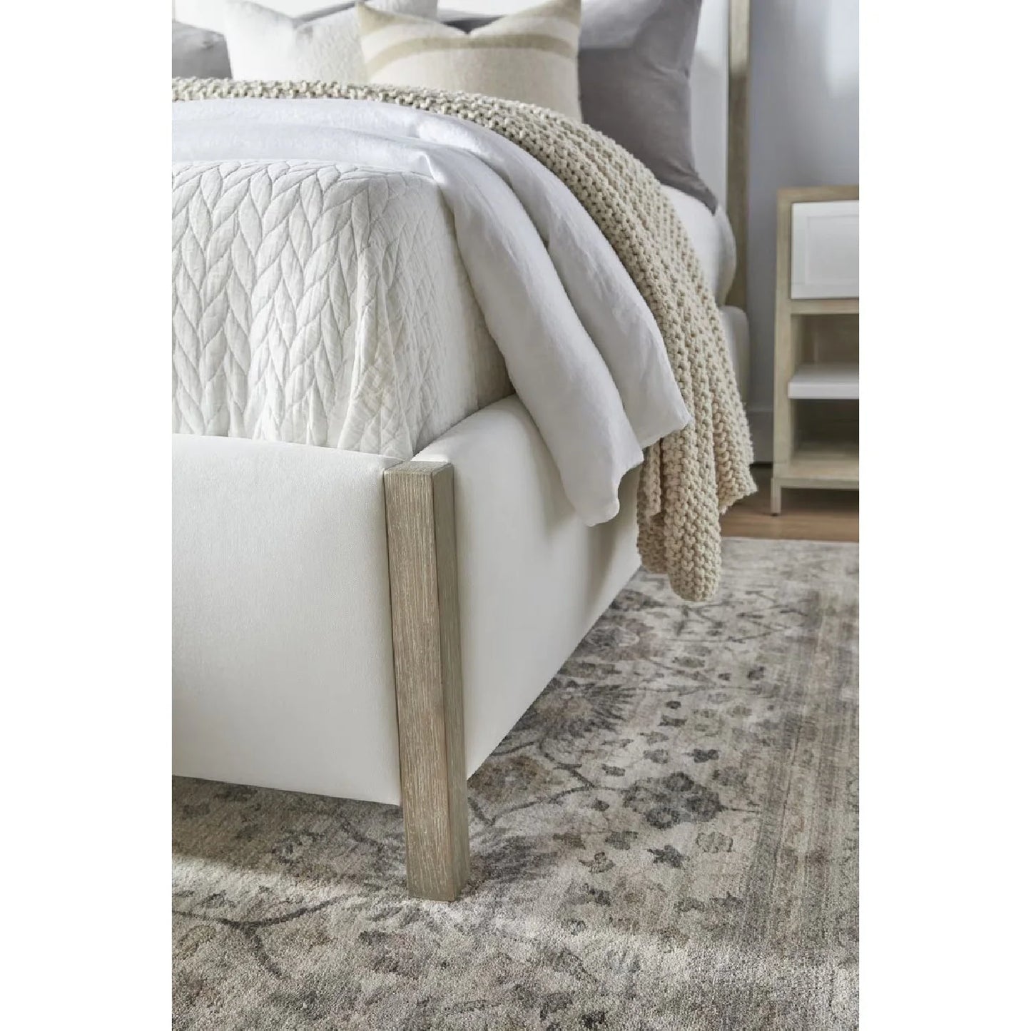 Luxury Upholstered Modern Solid Wood King Bed European Style for Villa