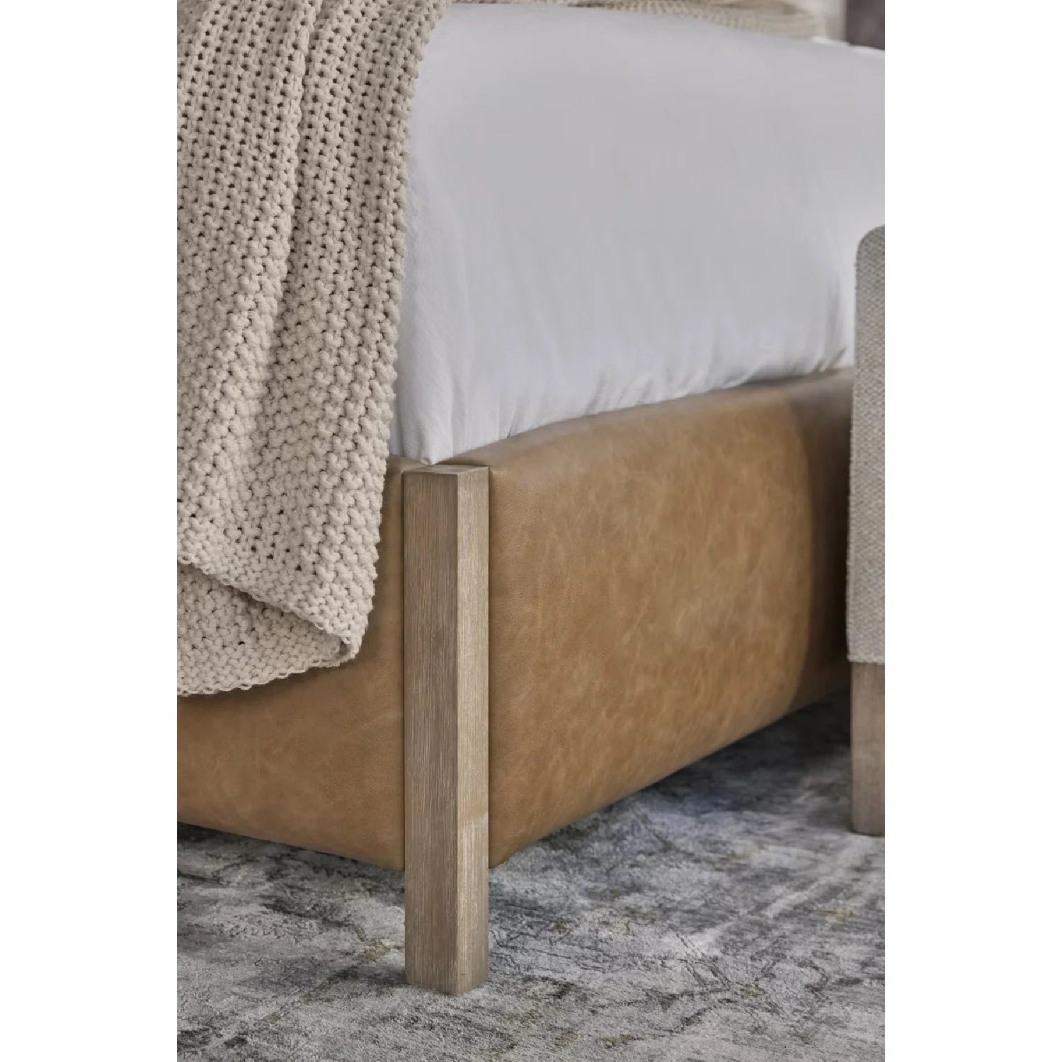 Luxury Upholstered Modern Solid Wood King Bed European Style for Villa