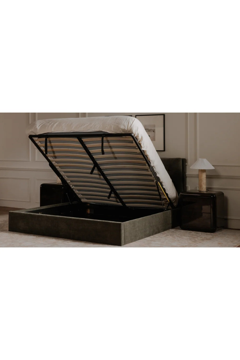 Luxury Upholstered Modern Tufted Storage Bed European Style for Villa