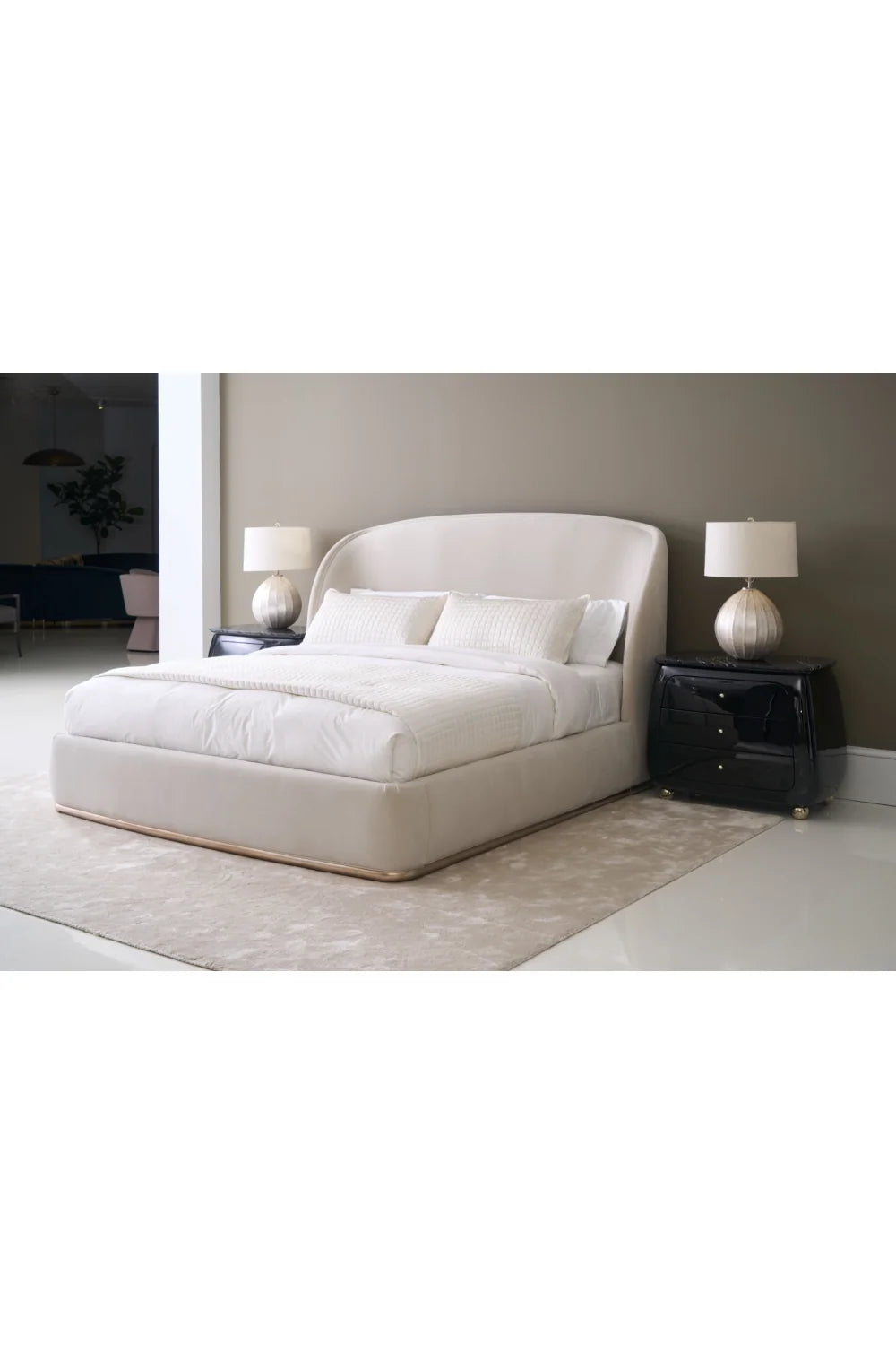Luxury Upholstered Modern Velvet Bed European Style for Villa