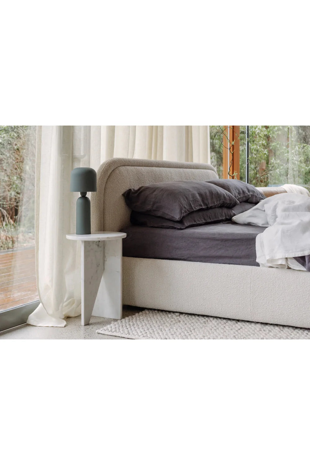 Luxury Upholstered Modern Velvet Bed European Style for Villa