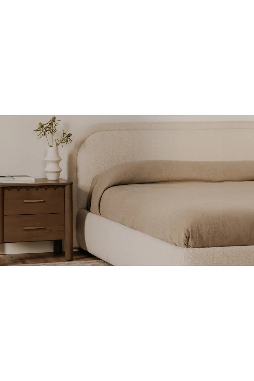 Luxury Upholstered Modern Velvet Bed European Style for Villa