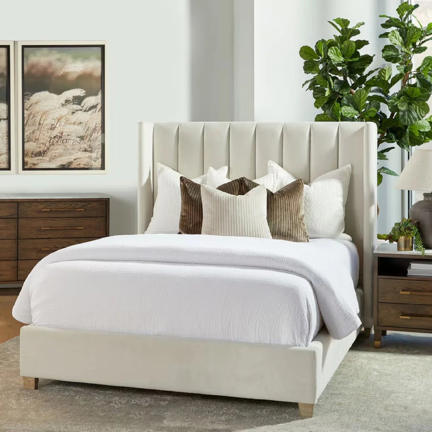 Luxury Upholstered Modern Velvet Bed European Style for Villa
