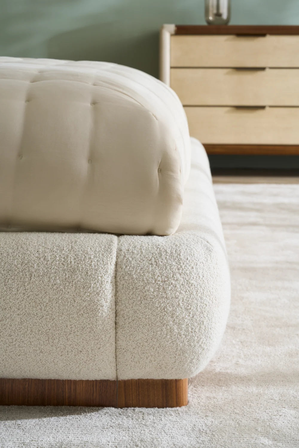 Luxury Upholstered Modern White Boucle Bed European Style for Villa