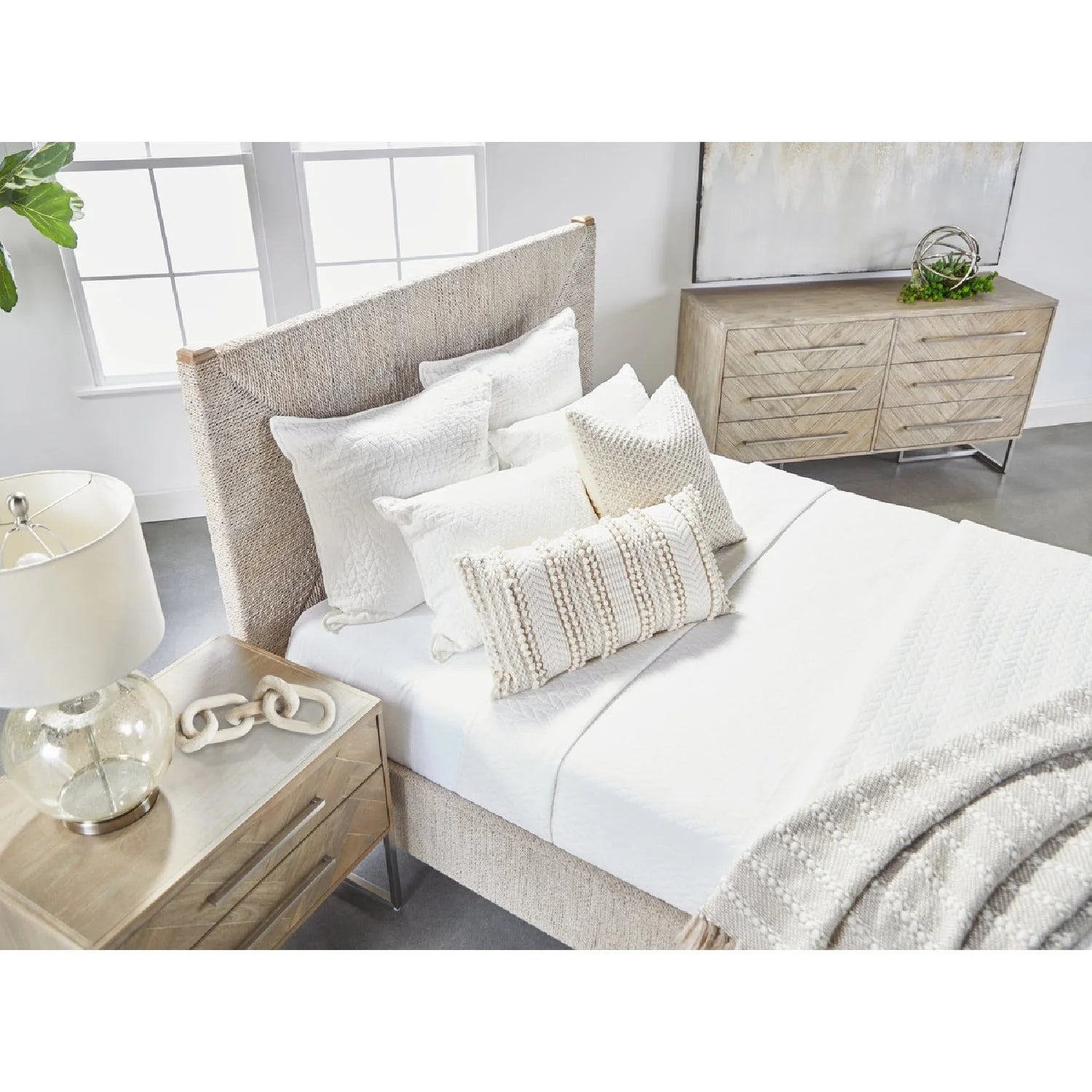 Luxury Upholstered Modern Whitewashed Abaca Bed European Style for Villa