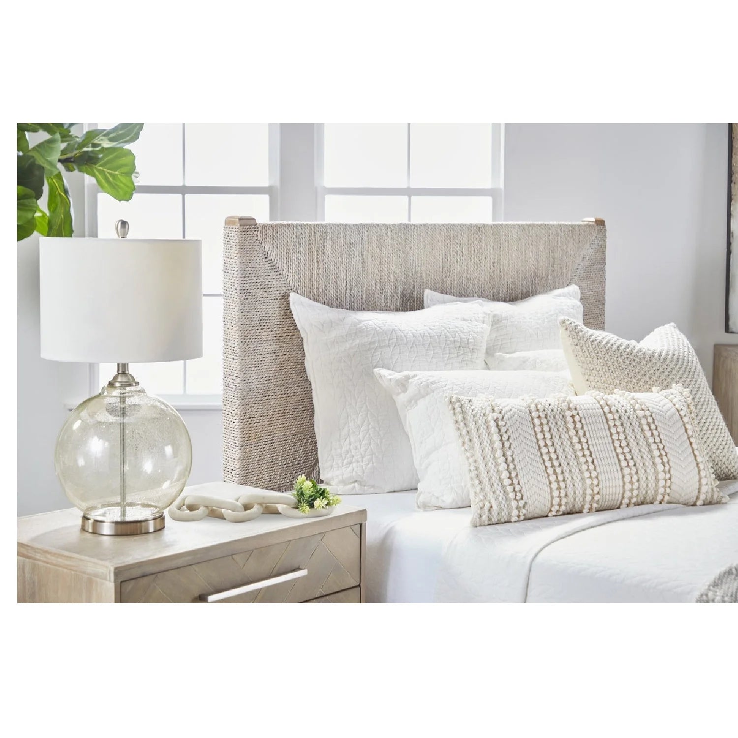 Luxury Upholstered Modern Whitewashed Abaca Bed European Style for Villa