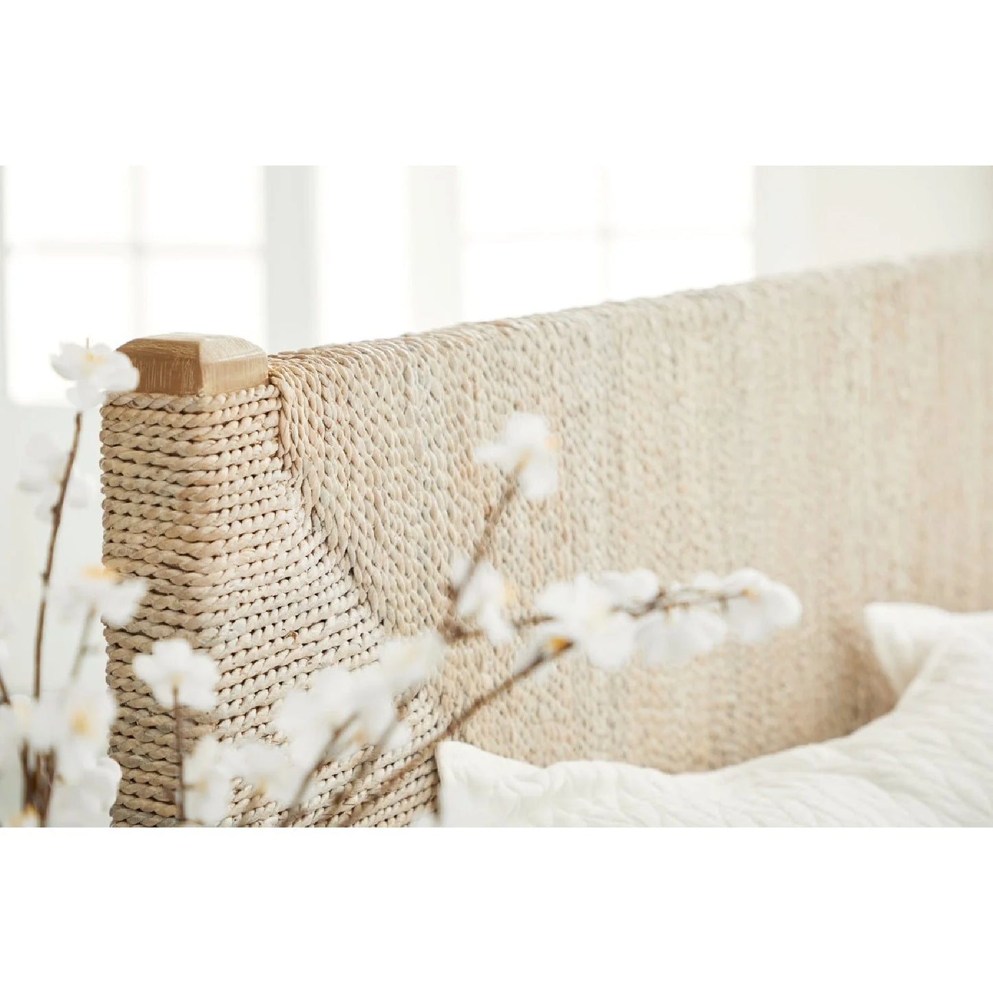 Luxury Upholstered Modern Whitewashed Abaca Bed European Style for Villa