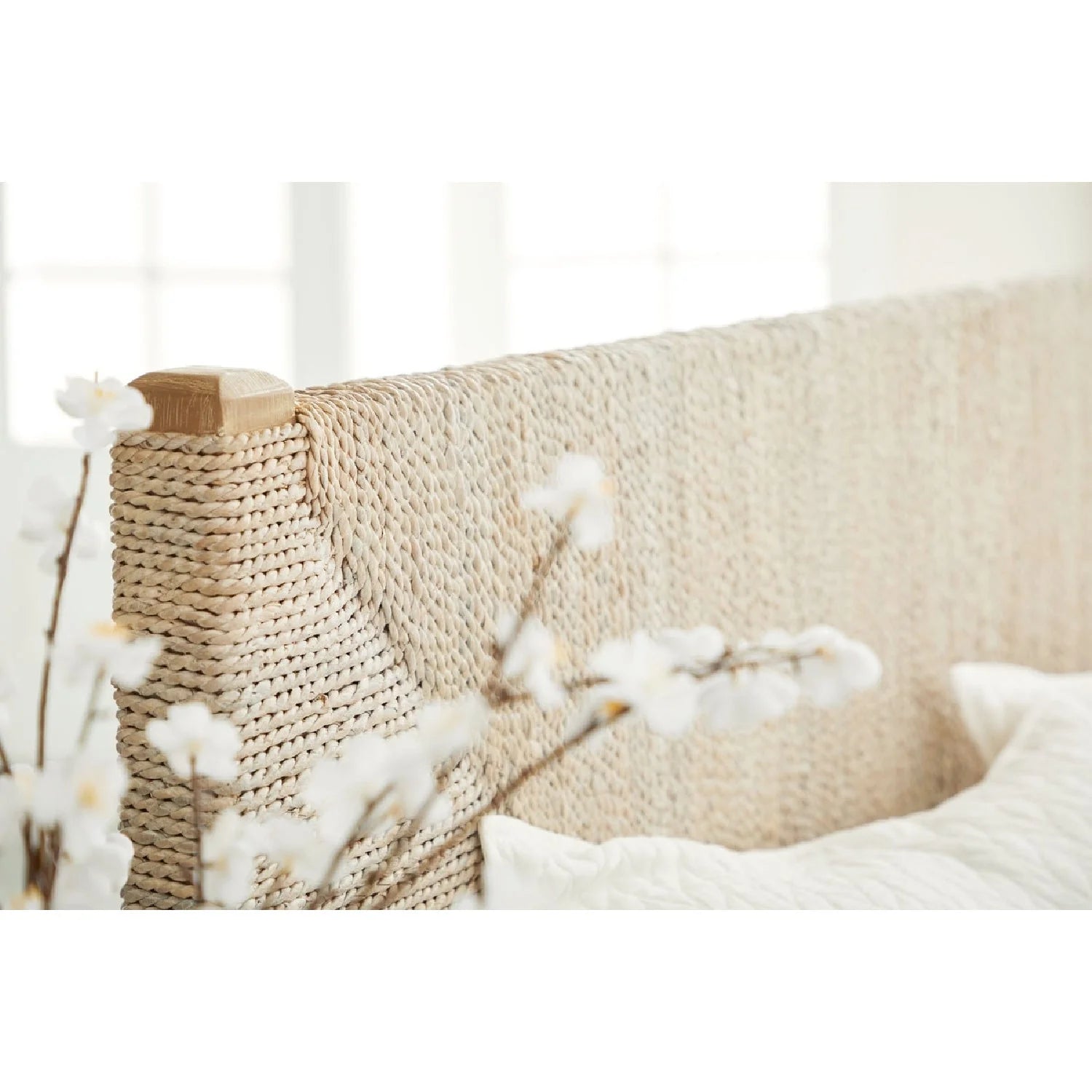 Luxury Upholstered Modern Whitewashed Abaca Bed European Style for Villa