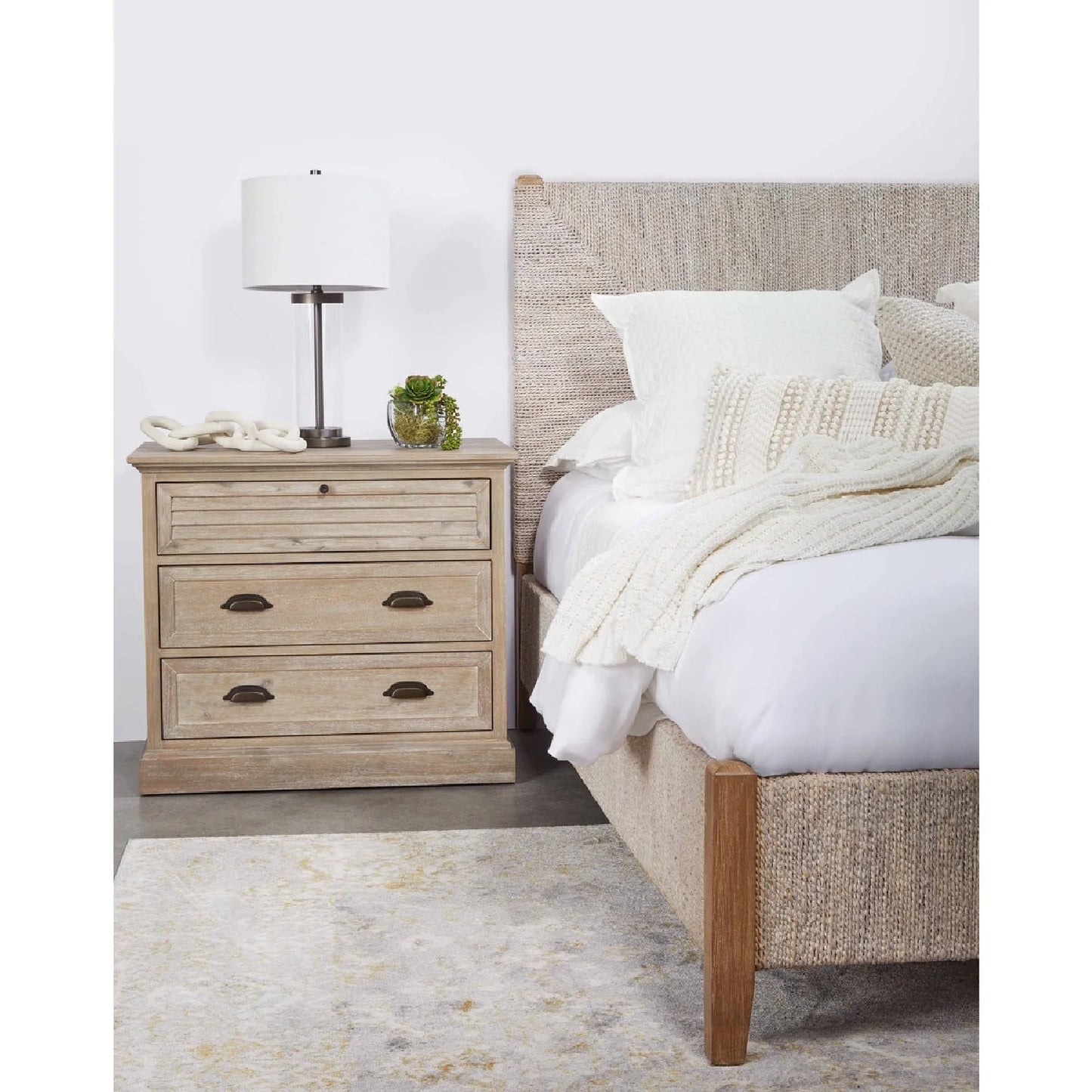 Luxury Upholstered Modern Whitewashed Abaca Bed European Style for Villa