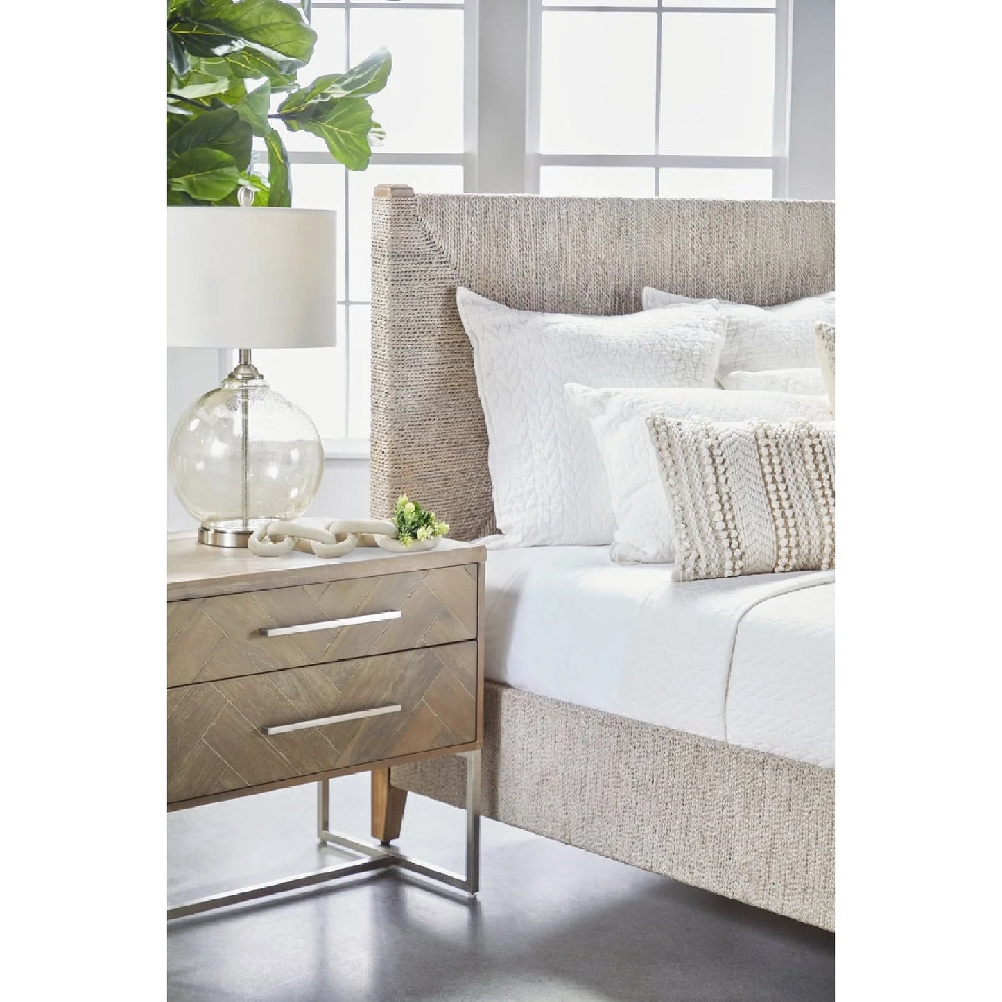 Luxury Upholstered Modern Whitewashed Abaca Bed European Style for Villa
