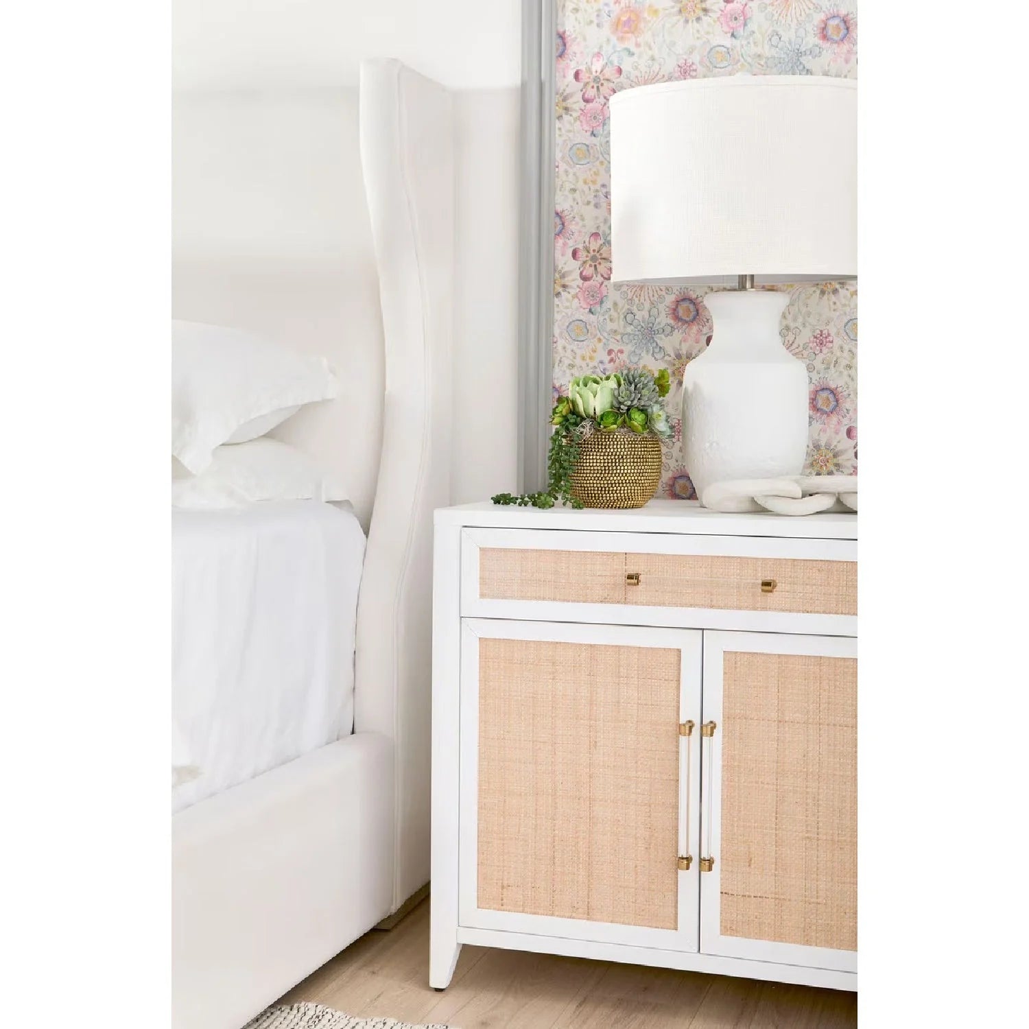 Luxury Upholstered Modern Wingback Bed European Style for Villa