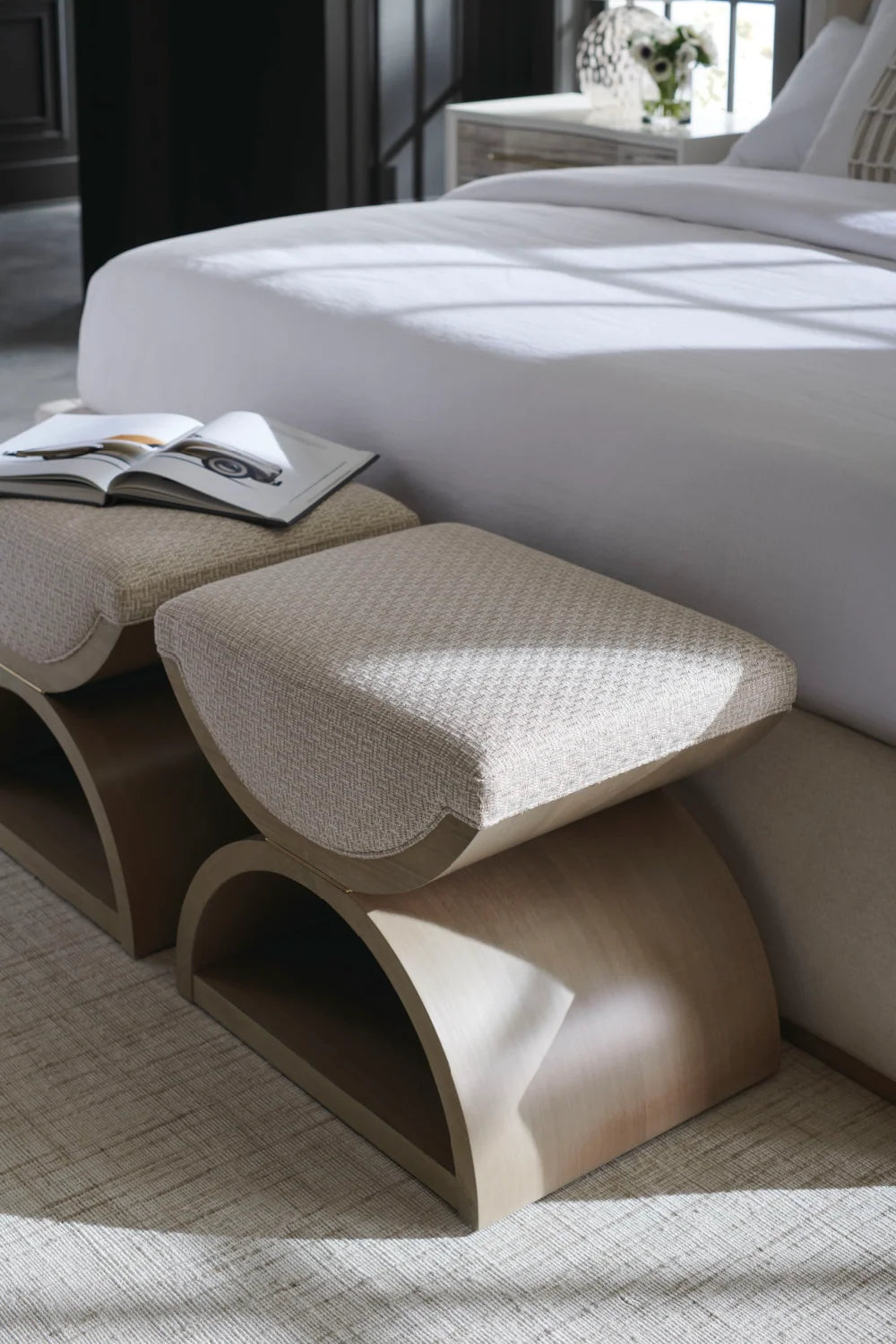 Luxury Upholstered Modern Wooden Crescent Ottoman European Style for Villa