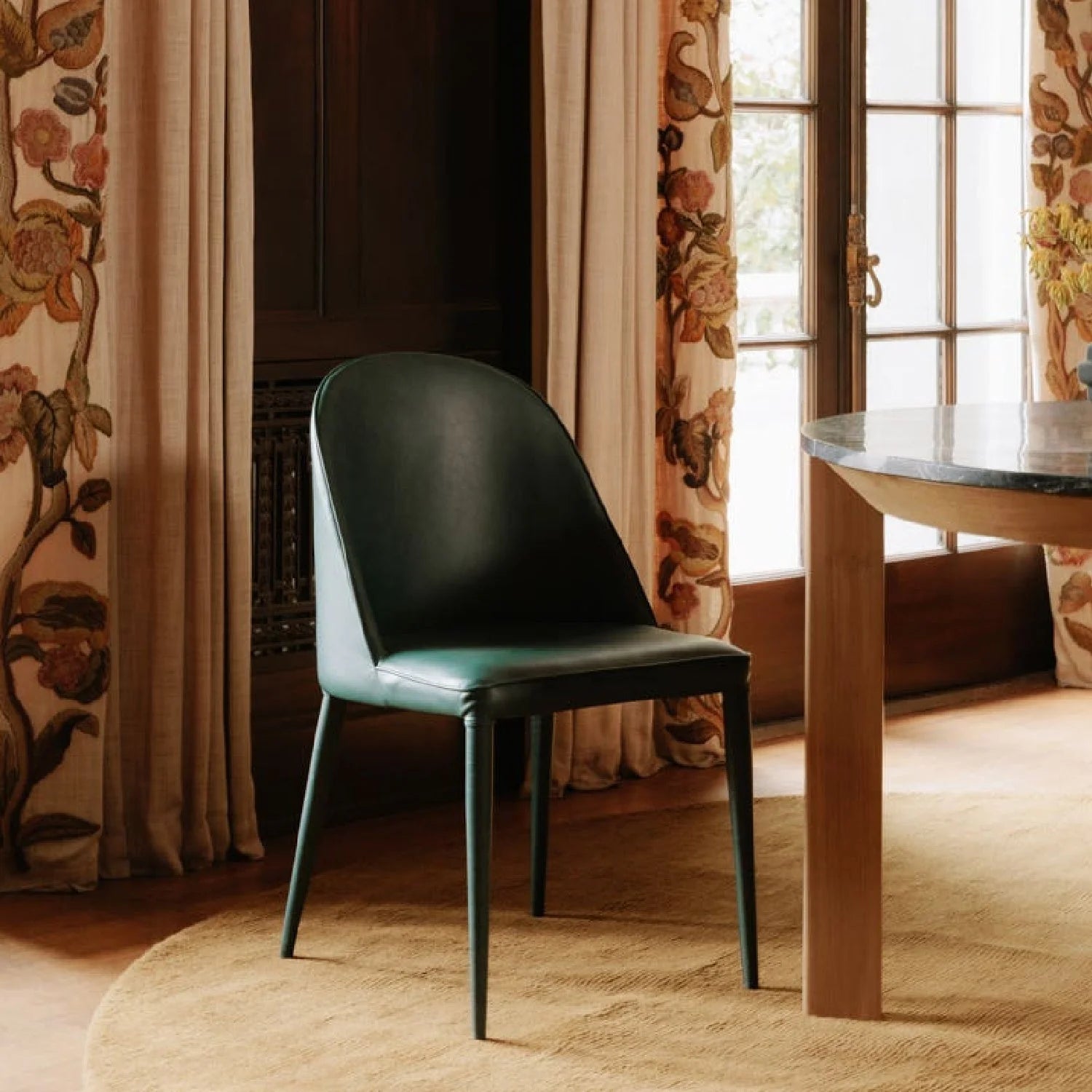 Luxury Upholstered Vegan Leather Modern Dining Chair European Style for Villa