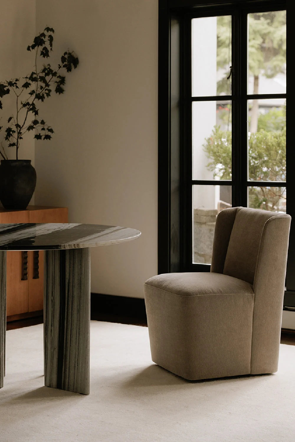 Luxury Upholstered Wheeled Modern Dining Chair European Style for Villa