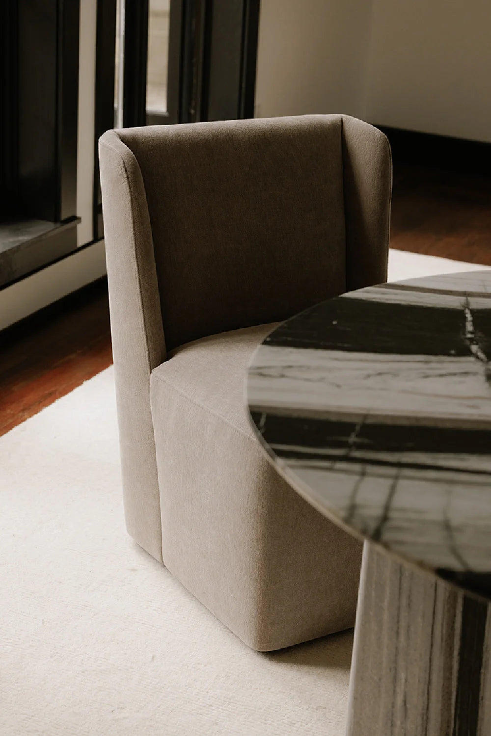 Luxury Upholstered Wheeled Modern Dining Chair European Style for Villa