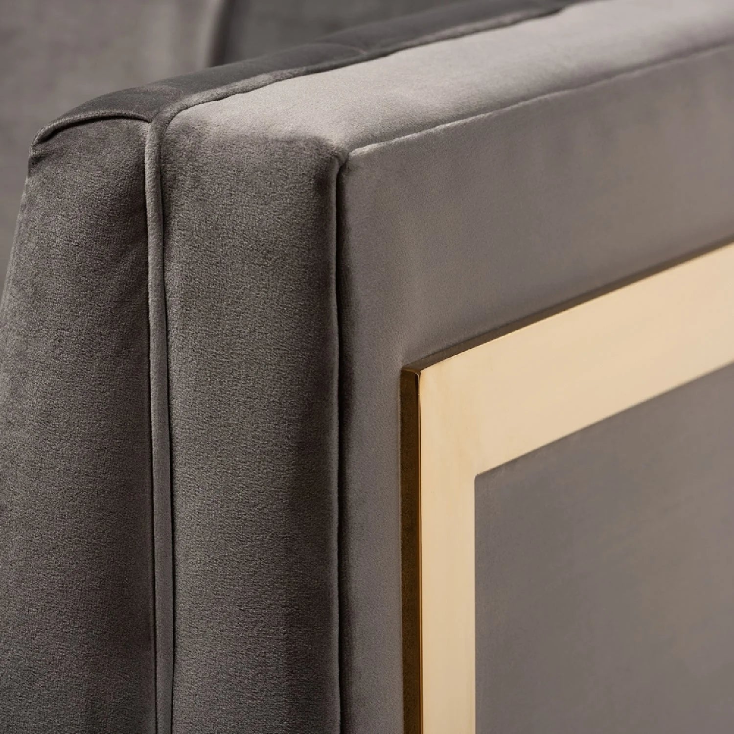 Luxury Velvet Button Tufted Accent Chair Modern Italian Style for Villa