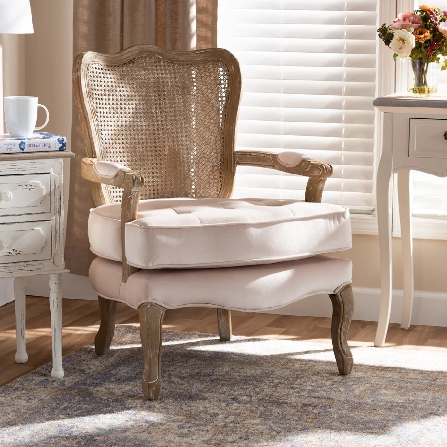 Luxury Velvet Oak Accent Chair European Style for Villa