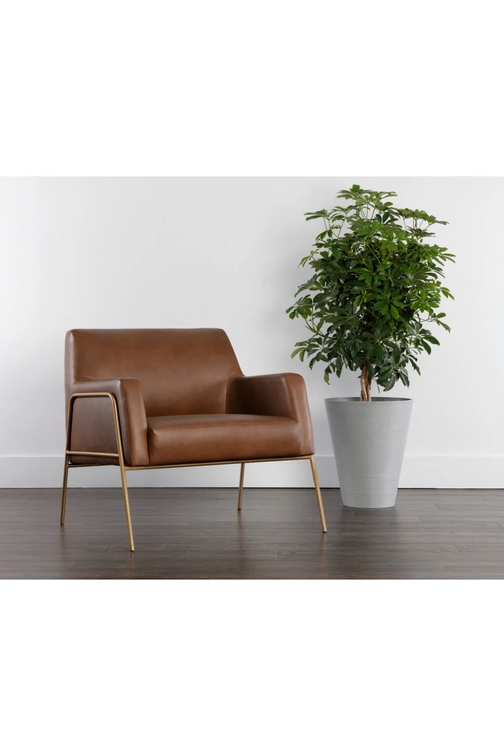 Luxury Vintage Brown Leather Lounge Chair Modern Italian Style for Villa
