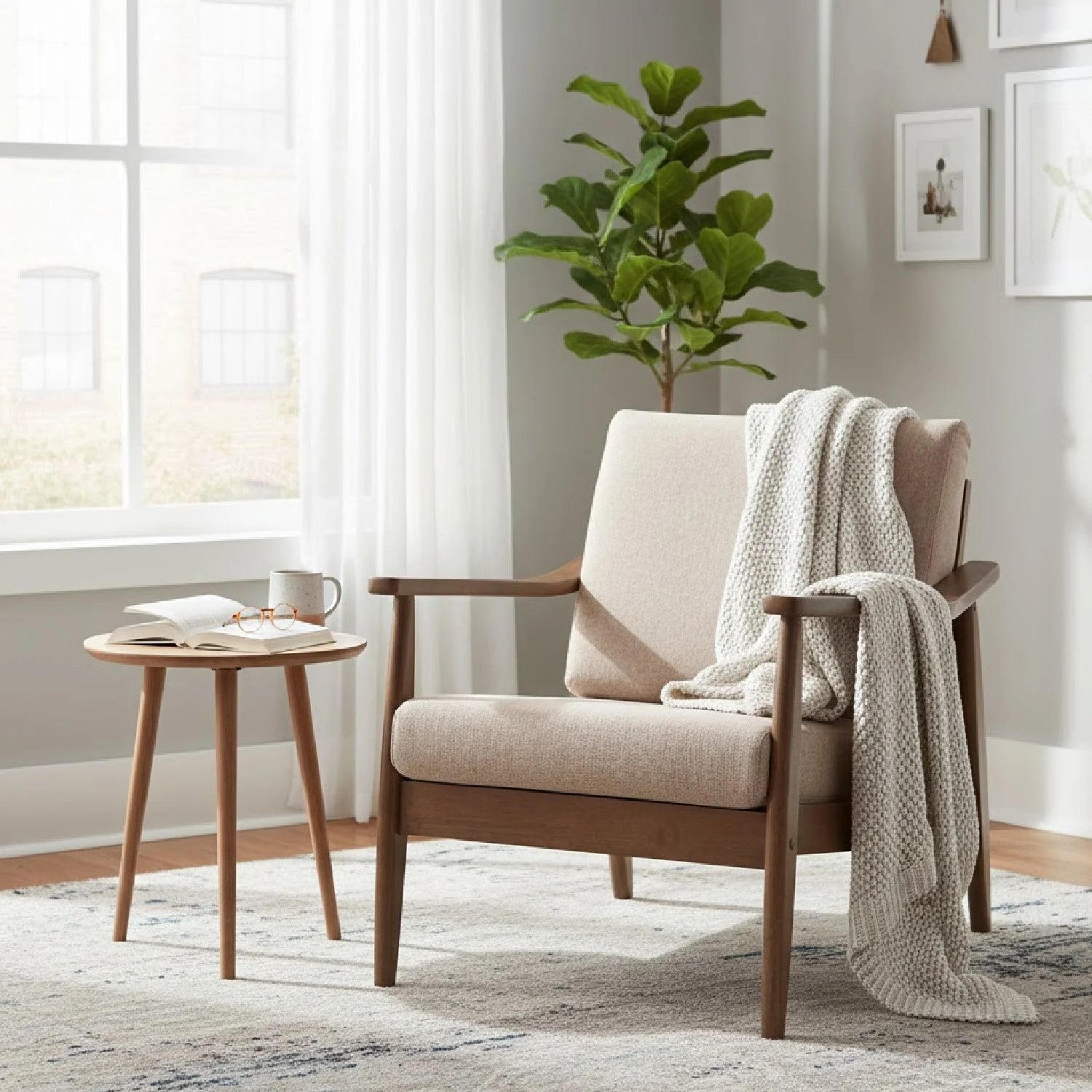 Luxury Walnut Framed Lounge Chair European Style for Villa