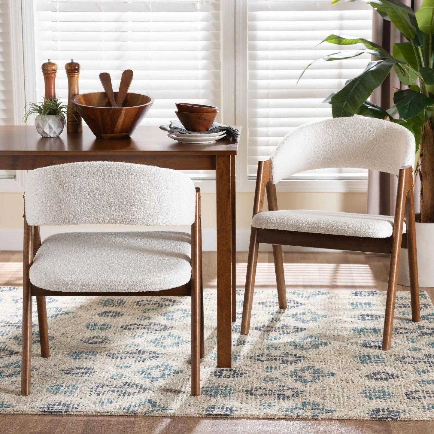 Luxury White Boucle Curved Modern Dining Chair European Style for Villa