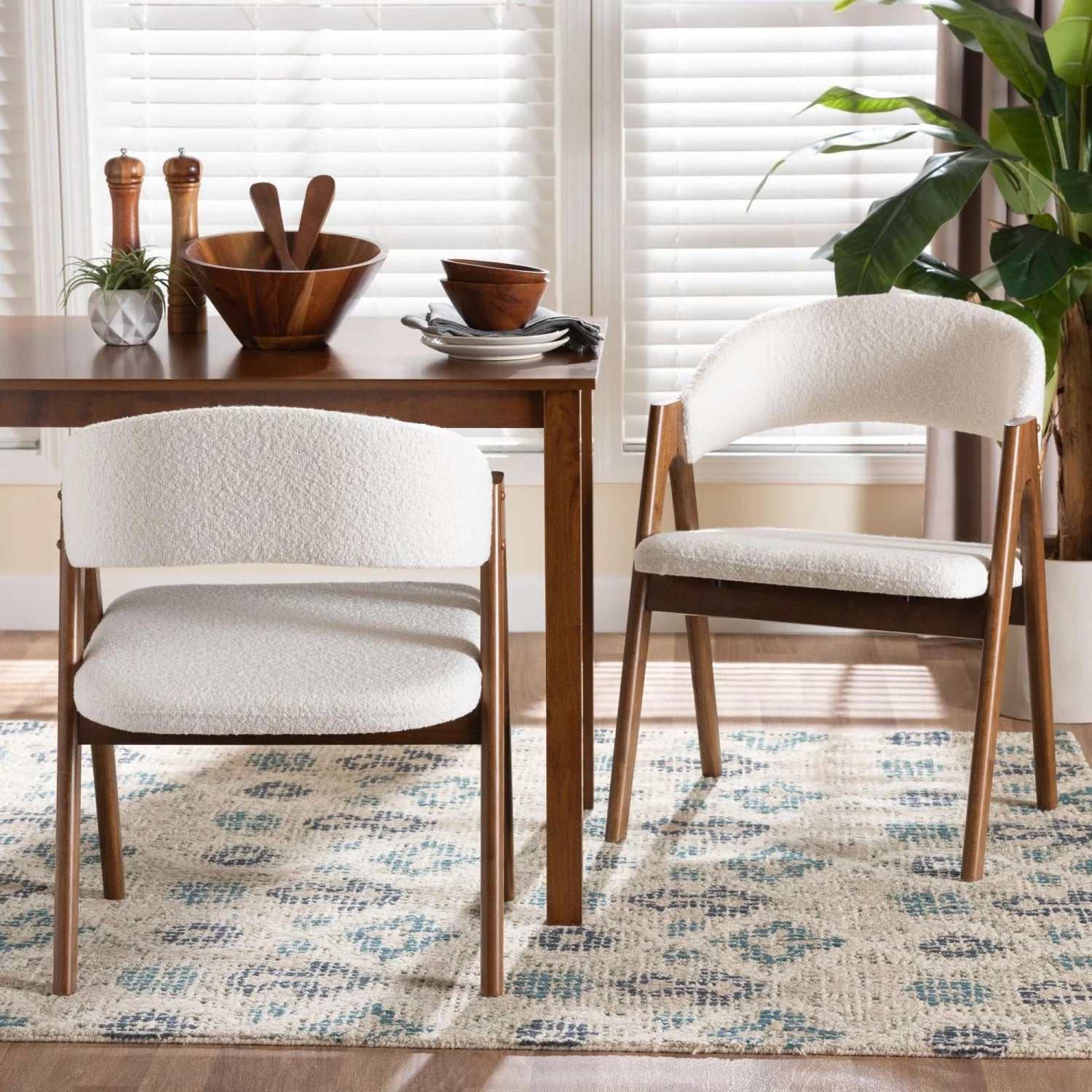 Luxury White Boucle Curved Modern Dining Chair European Style for Villa