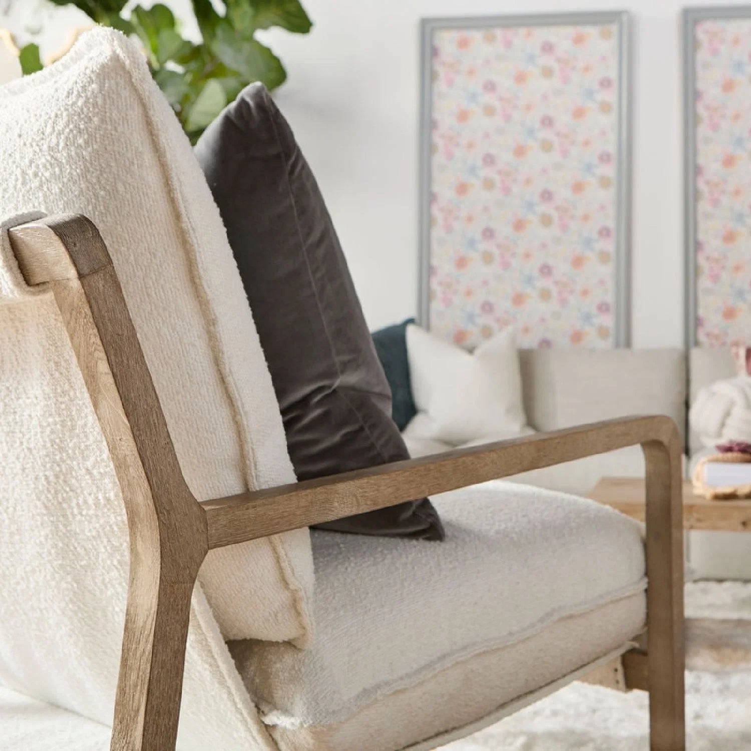 Luxury White Boucle Cushioned Club Chair Modern Italian Style for Villa