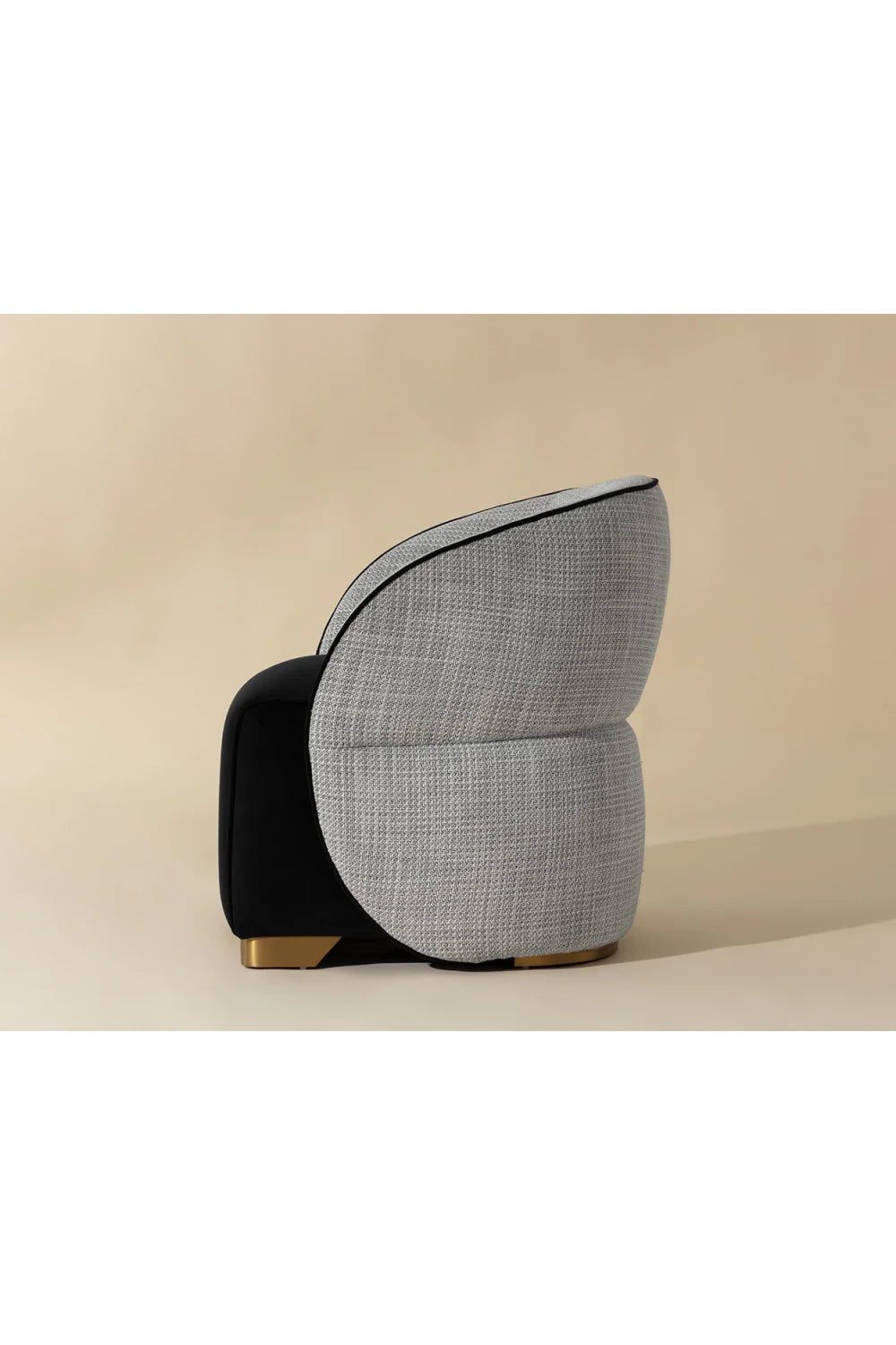 Luxury White Curved Lounge Chair Modern Italian Style for Villa