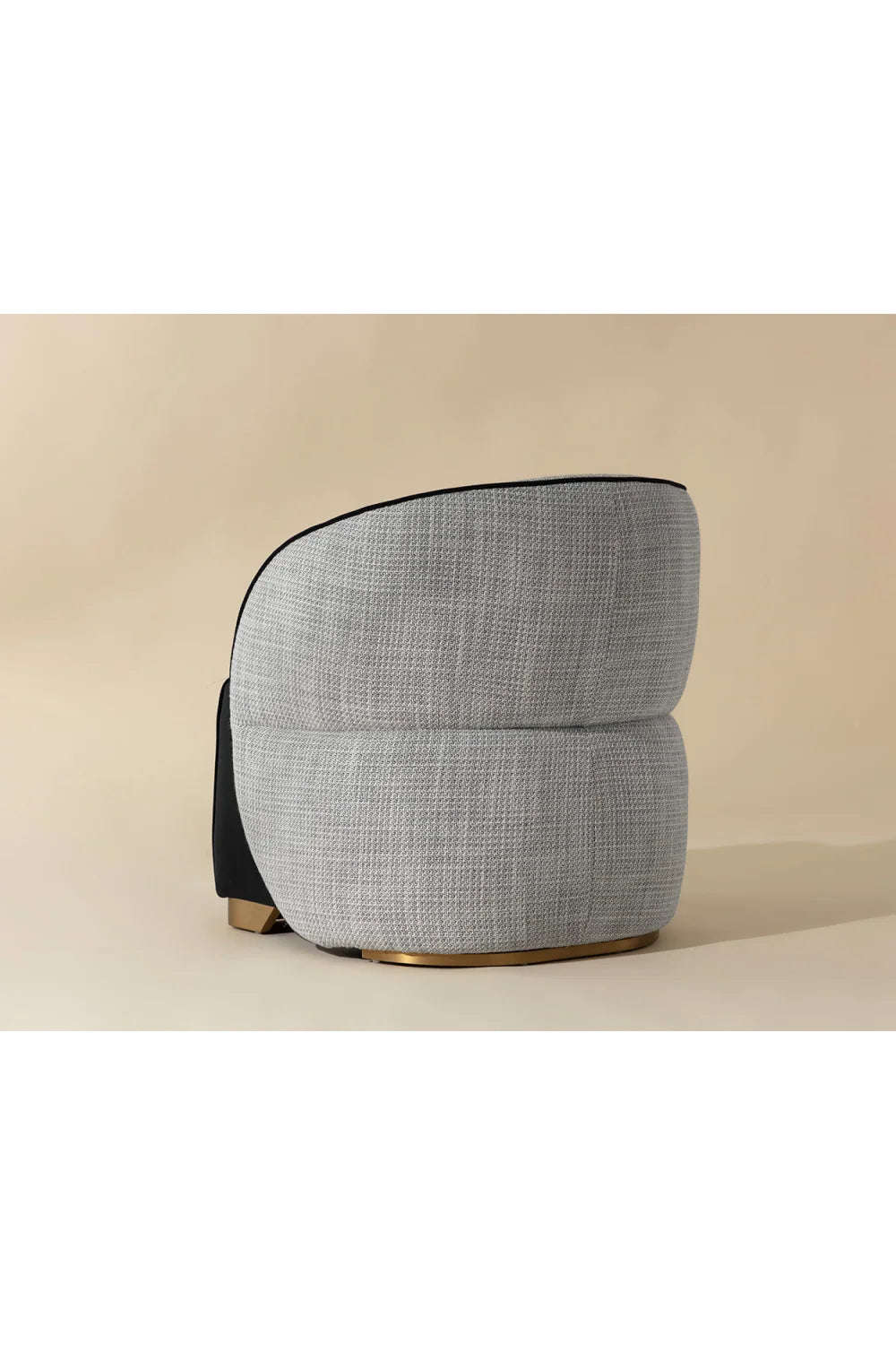 Luxury White Curved Lounge Chair Modern Italian Style for Villa