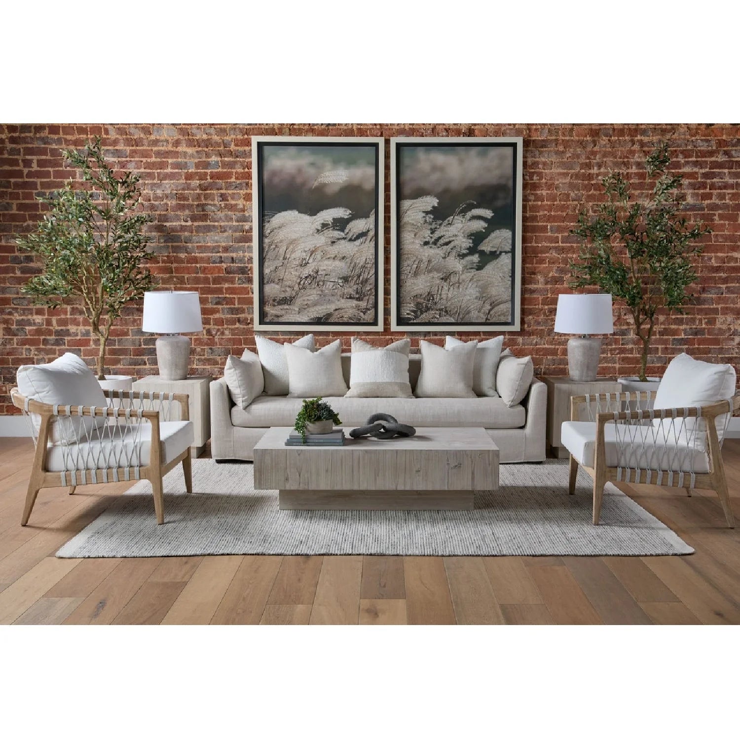 Luxury White Cushioned Club Chair European Style for Villa