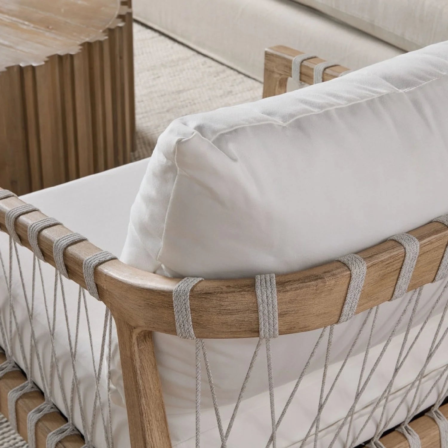 Luxury White Cushioned Club Chair European Style for Villa