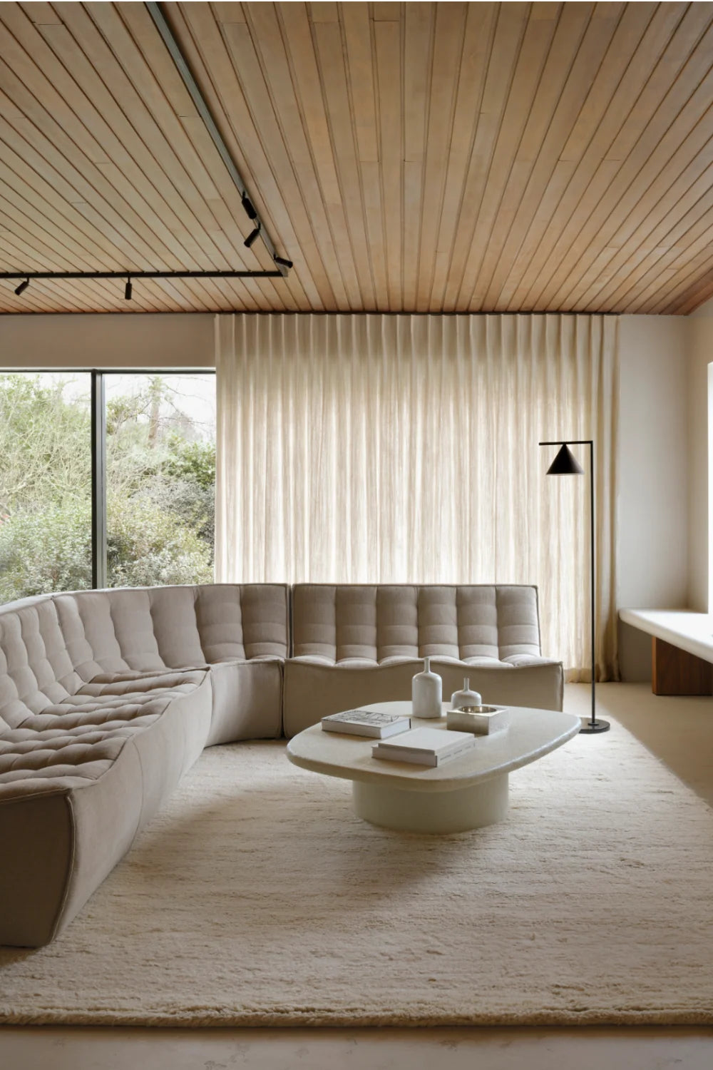 Luxury White Pebble-Shaped Coffee Table Modern Italian Style for Villa