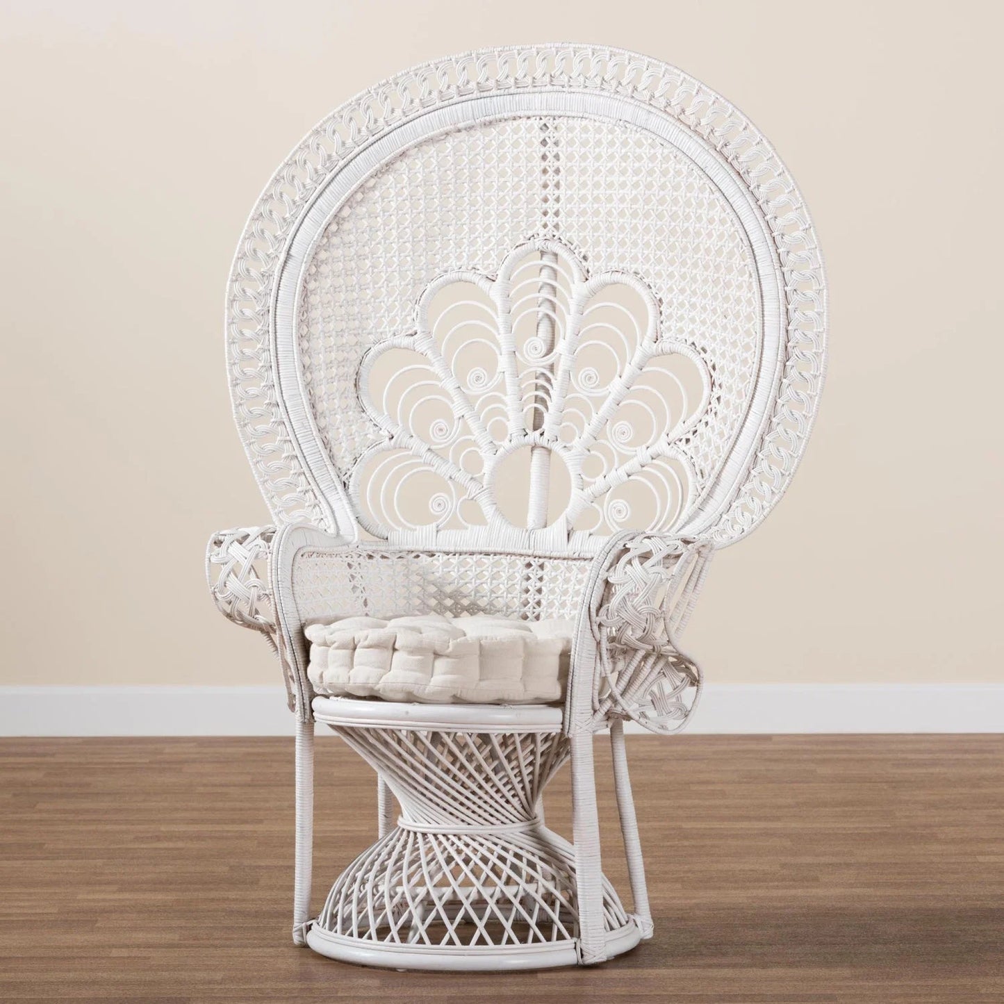 Luxury White Rattan Peacock Lounge Chair Modern Italian Style for Villa