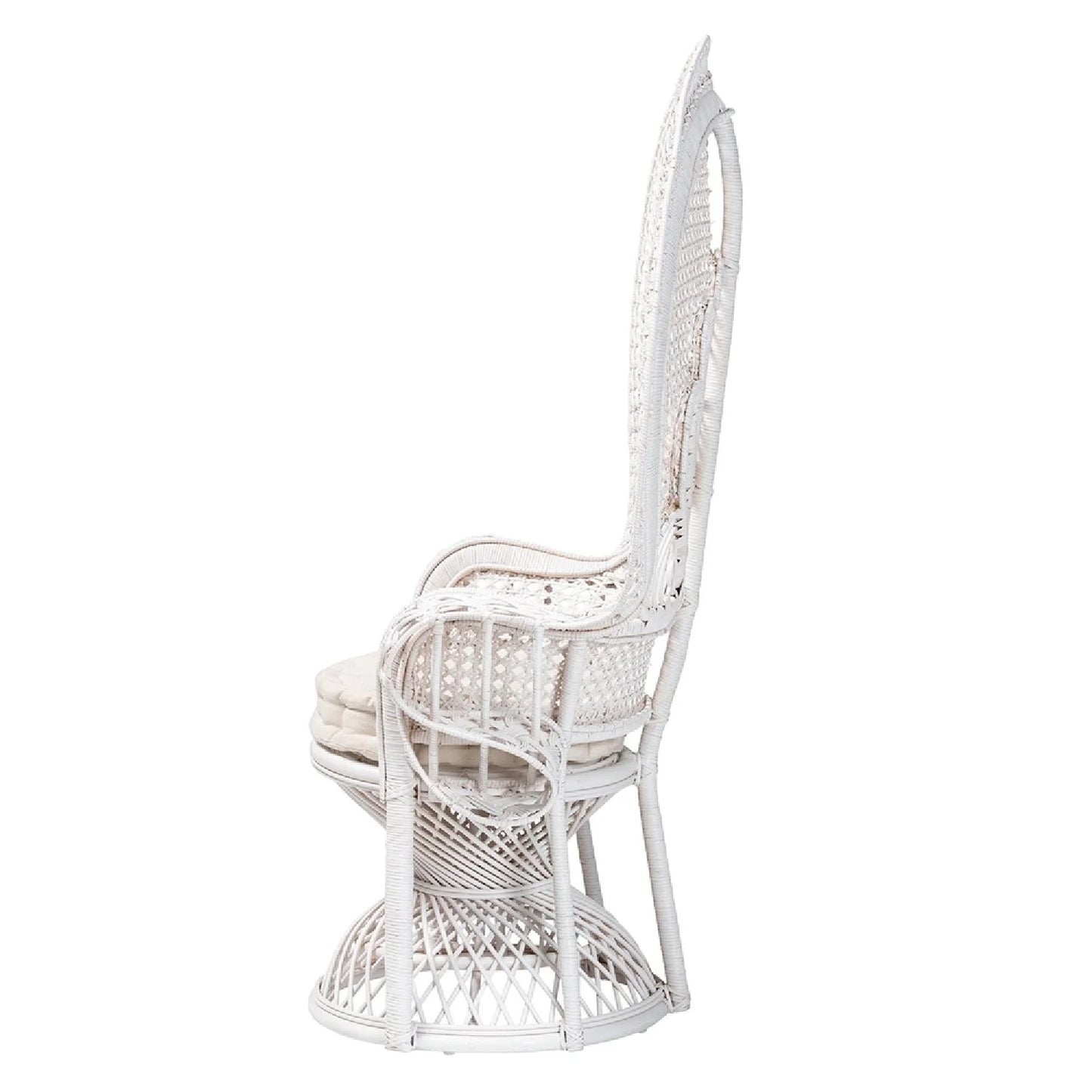 Luxury White Rattan Peacock Lounge Chair Modern Italian Style for Villa