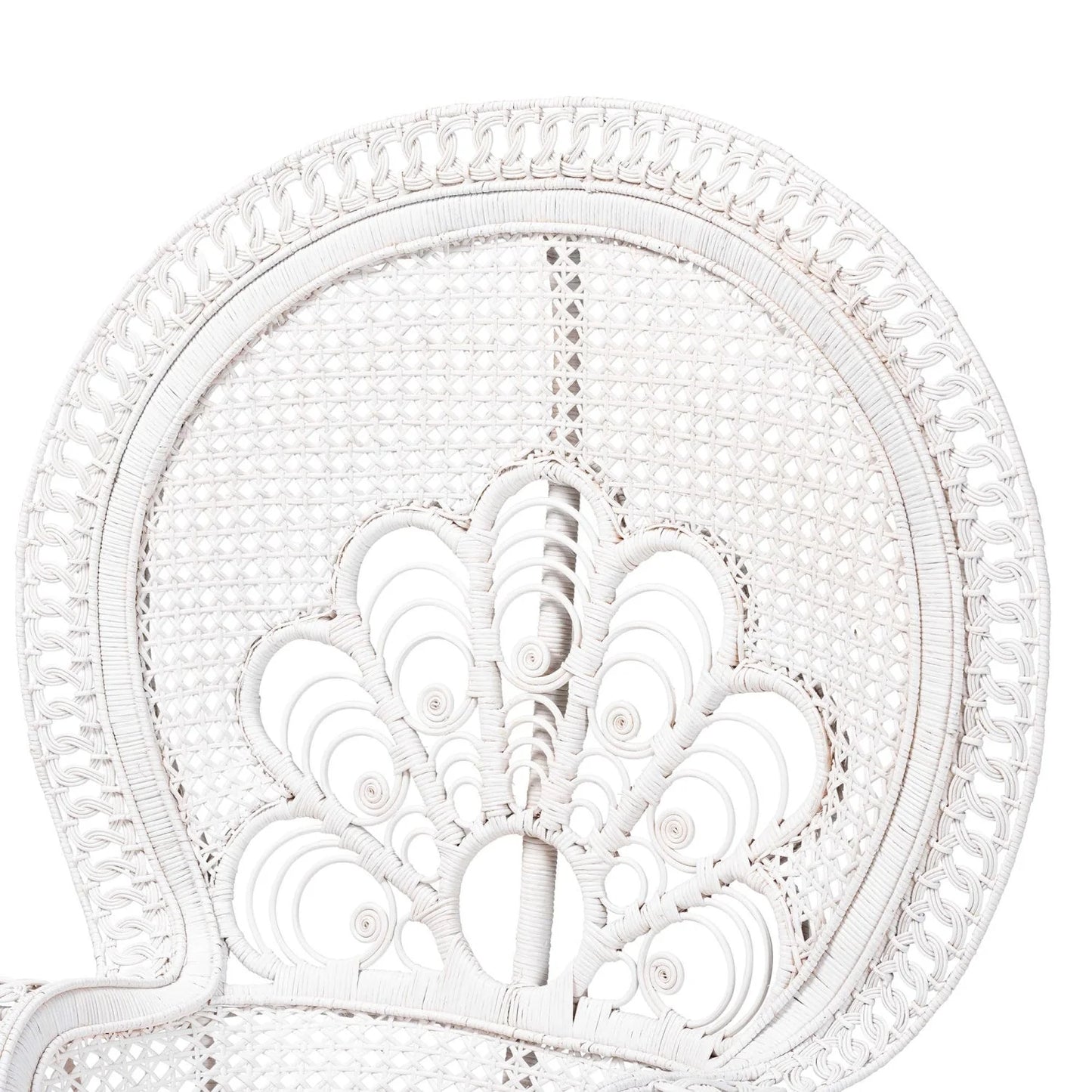 Luxury White Rattan Peacock Lounge Chair Modern Italian Style for Villa