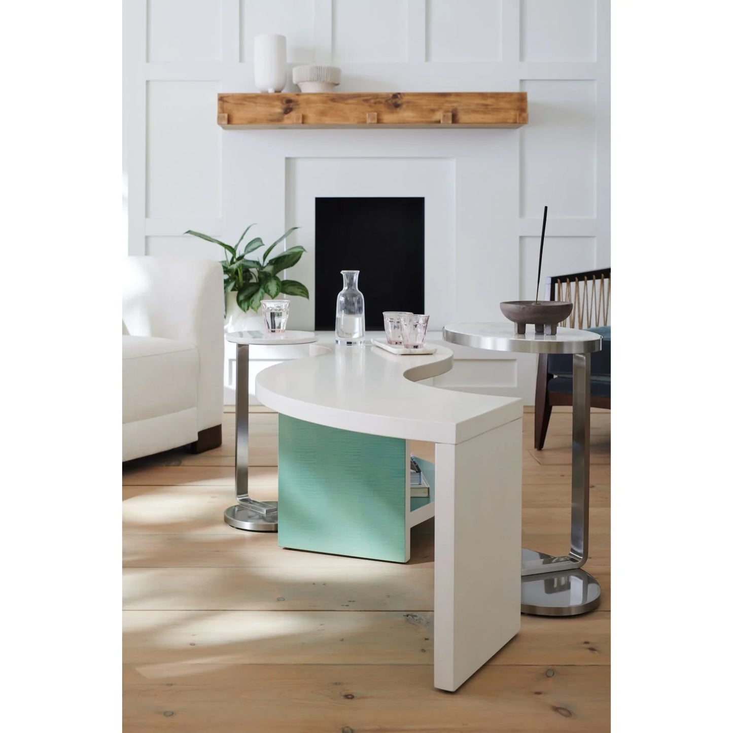 Luxury White S-Shaped Cocktail Table Modern Italian Style for Villa