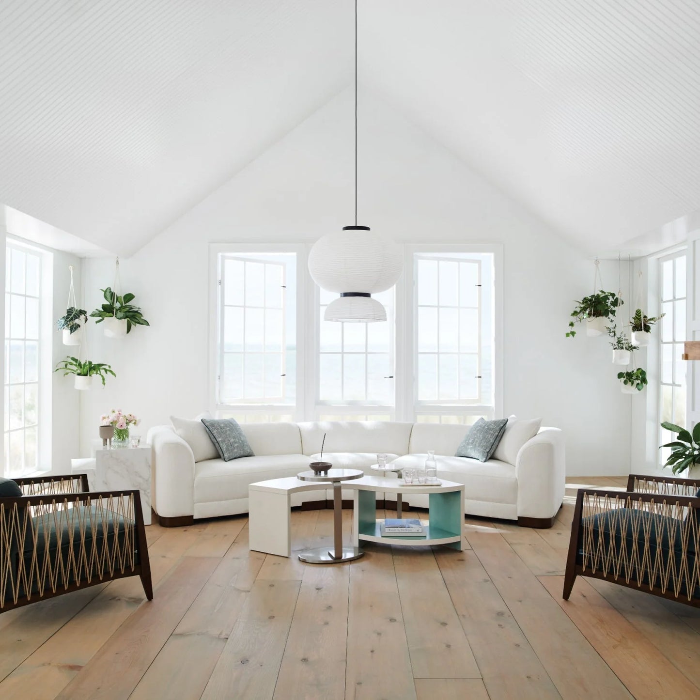 Luxury White S-Shaped Cocktail Table Modern Italian Style for Villa