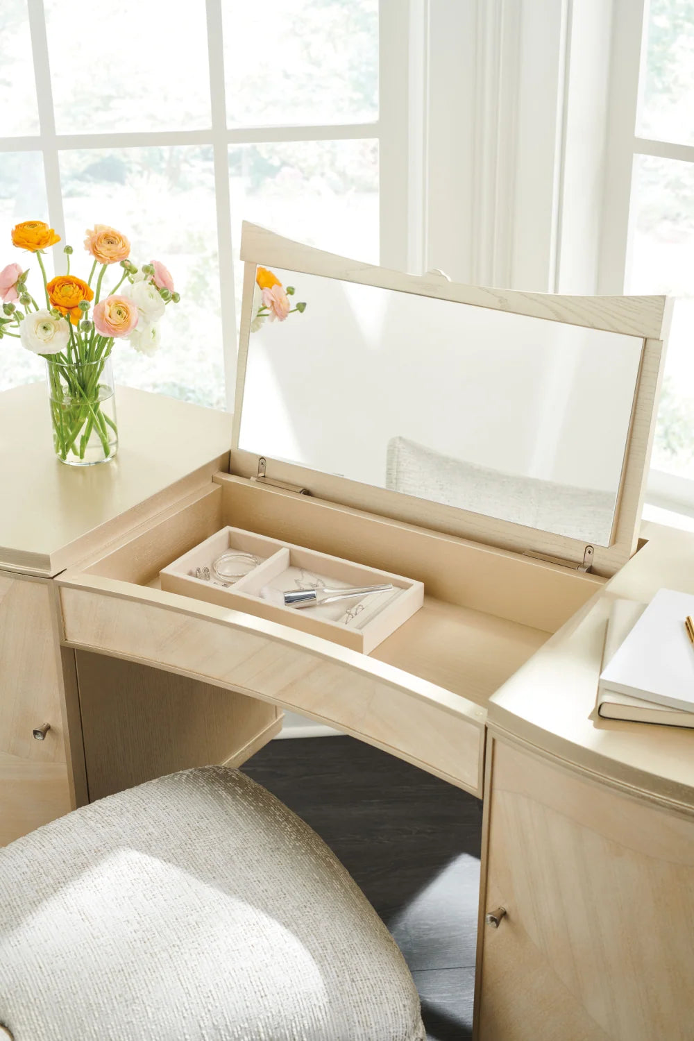 Luxury Wood Modern Vanity Table European Style for Villa