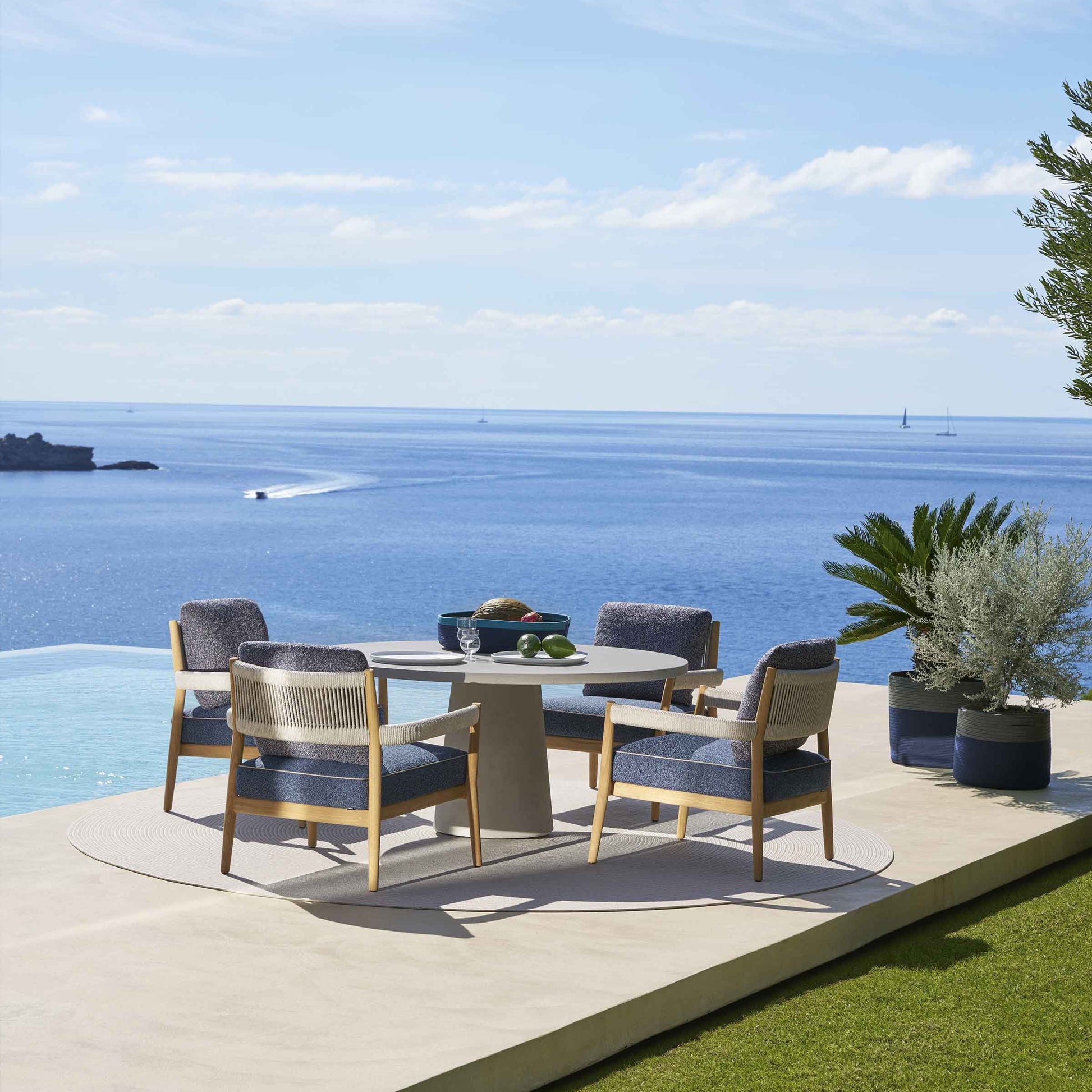 Outdoor Dining Table - Conical Base - Natural Teak - Italian Designer